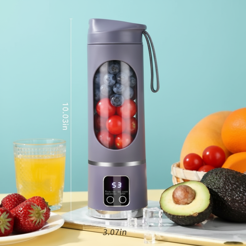 Licuadora portátil morada con frutas, imagen de producto en alta resolución